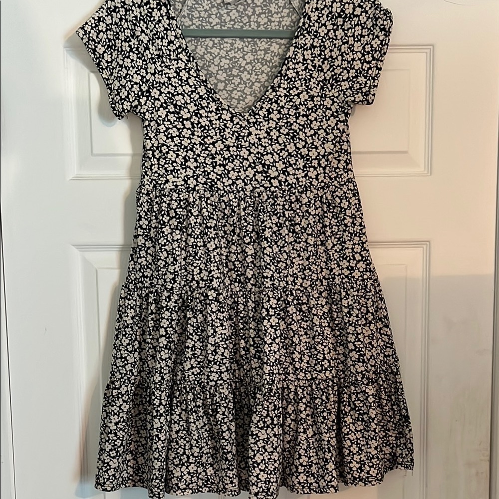 Short sleeved floral short dress